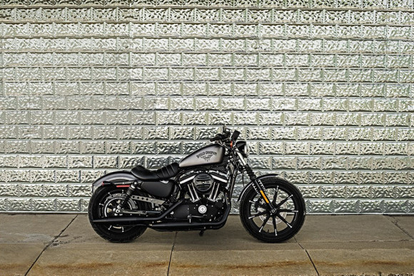 2016 Harley-Davidson Iron 883_1