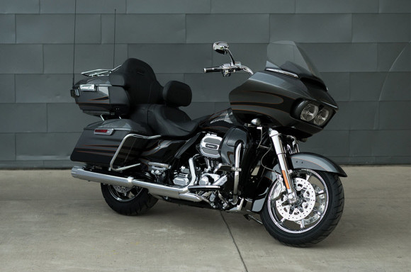 2016 Harley-Davidson Road Glide Ultra CVO_1