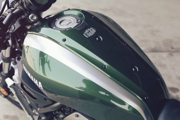 2016 Yamaha XSR700 Retro-styled Streetbike Forest Green Fuel Tank