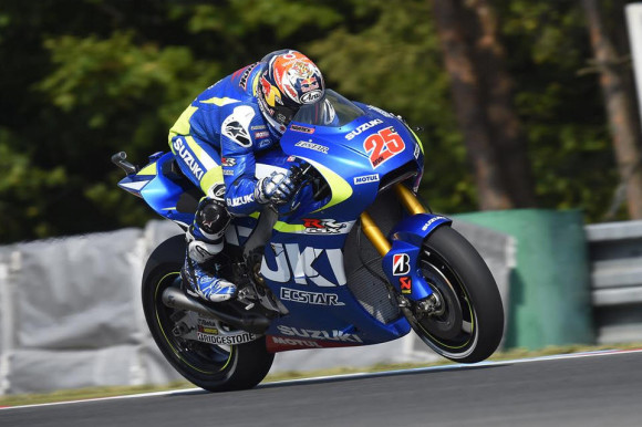 Maverick Vinales Team Suzuki Ecstar in Action_1