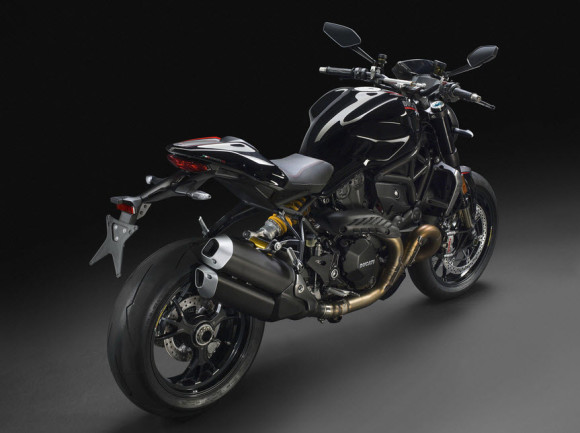 2016 Ducati Monster 1200R Black_2