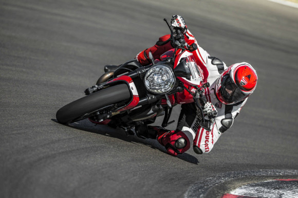 2016 Ducati Monster 1200R in Action