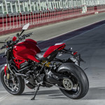 2016 Ducati Monster 1200R in Action_10