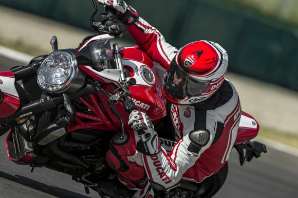 2016 Ducati Monster 1200R in Action_6