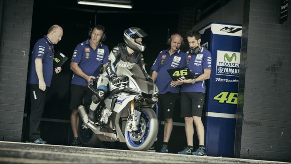 2016 Yamaha YZF-R1M_6