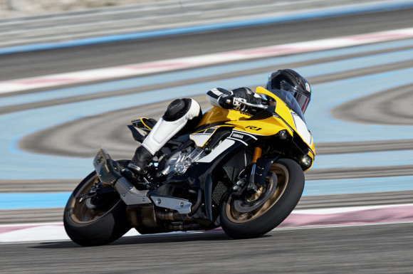 Yamaha YZF-R1 60th Anniversary Edition in Action_4