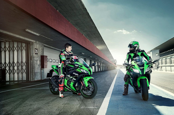 2016 Kawasaki Ninja ZX-10R In Action