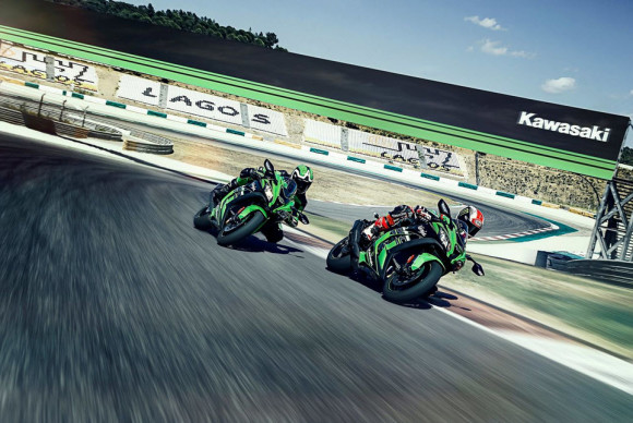 2016 Kawasaki Ninja ZX-10R In Action_5