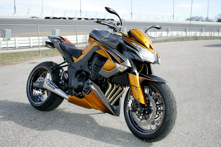 2010 Kawasaki Z1000 by Roaring Toyz