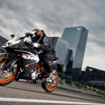 2014 KTM RC125 In Action_4