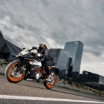 2014 KTM RC125 In Action_5