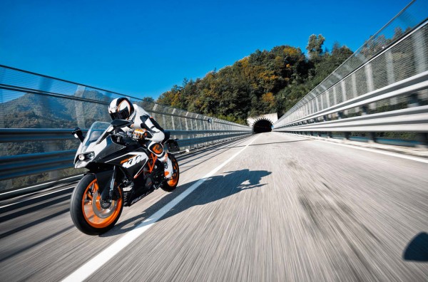 2014 KTM RC200 In Action_3