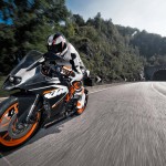 2014 KTM RC200 In Action_4